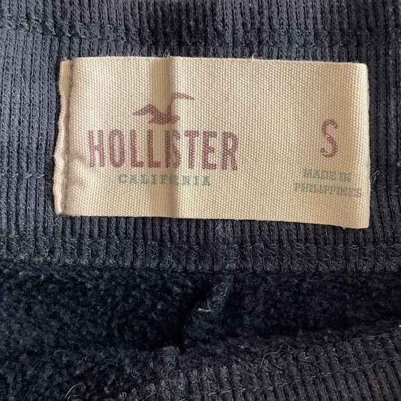 Hollister Women's Black Shorts with Pink Accents - Picture 4 of 4